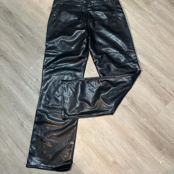 NWT H&M Faux Black Leather Straight Leg Pants Womens Size 8 😻 - Picture 6 of 6